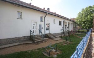 Foto: Dž. K. / Radiosarajevo.ba / Škola ispred koje je počela pucnjava kod Mladenovca