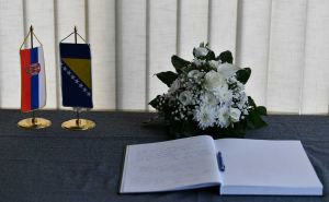 Foto: A. K. / Knjiga žalosti u Ambasadi Srbije