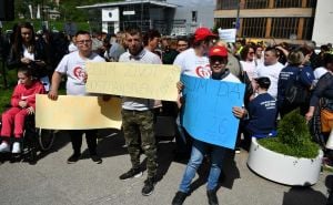 Foto: N.G / Radiosarajevo.ba / U Sarajevu počeo protest osoba sa invaliditetom