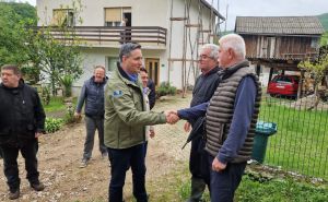 Foto: Predsjedništvo BiH / Bećirović je zajedno sa Sedićem razgovarao sa mještanima
