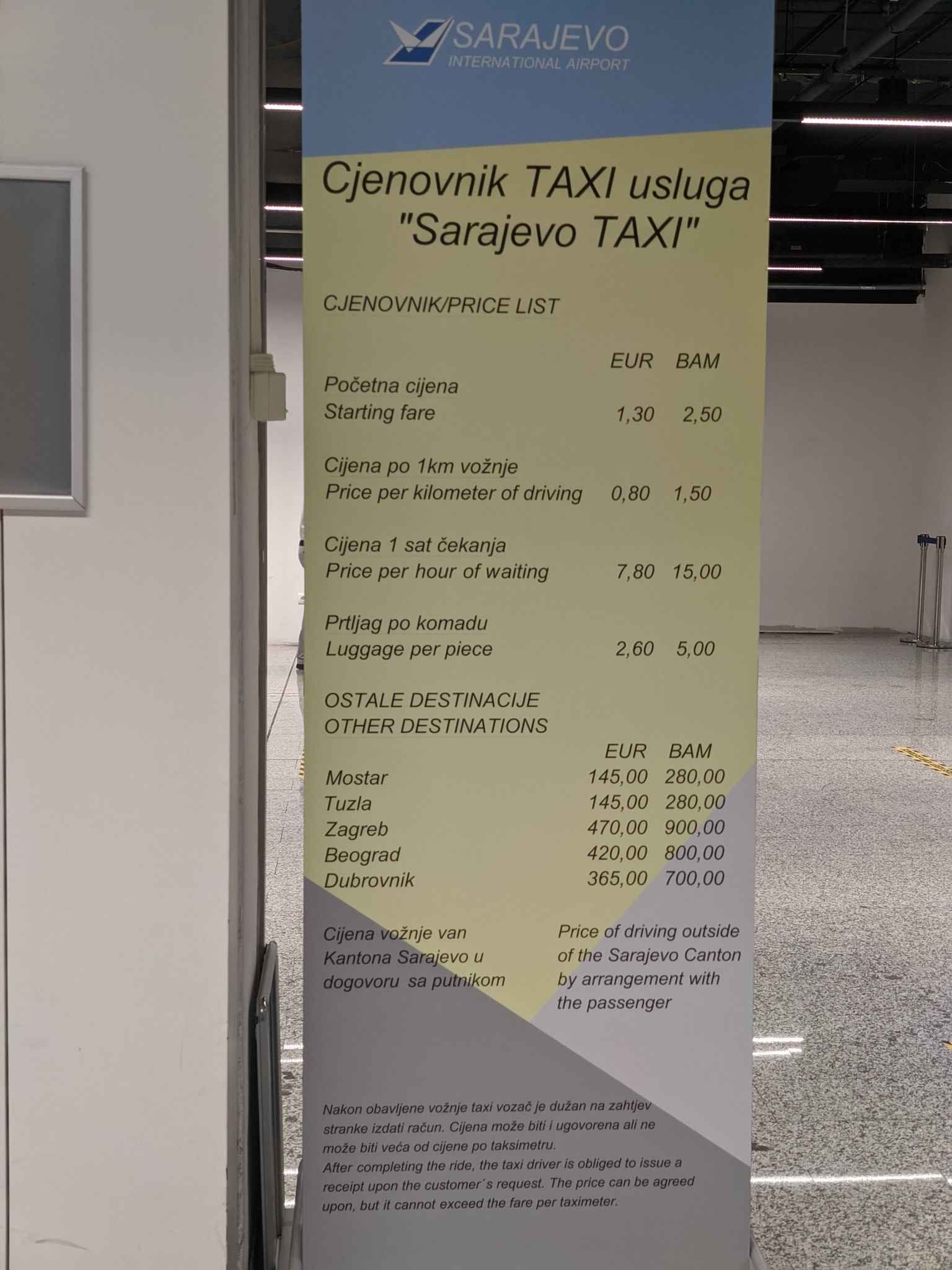 Cjenovnik za firmu 'Sarajevo Taxi' unutar Međunarodnog aerodroma Sarajevo