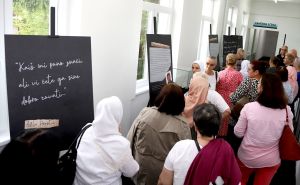 Foto: AA / Otvorena putujuća izložba "Priče iz Srebrenice"