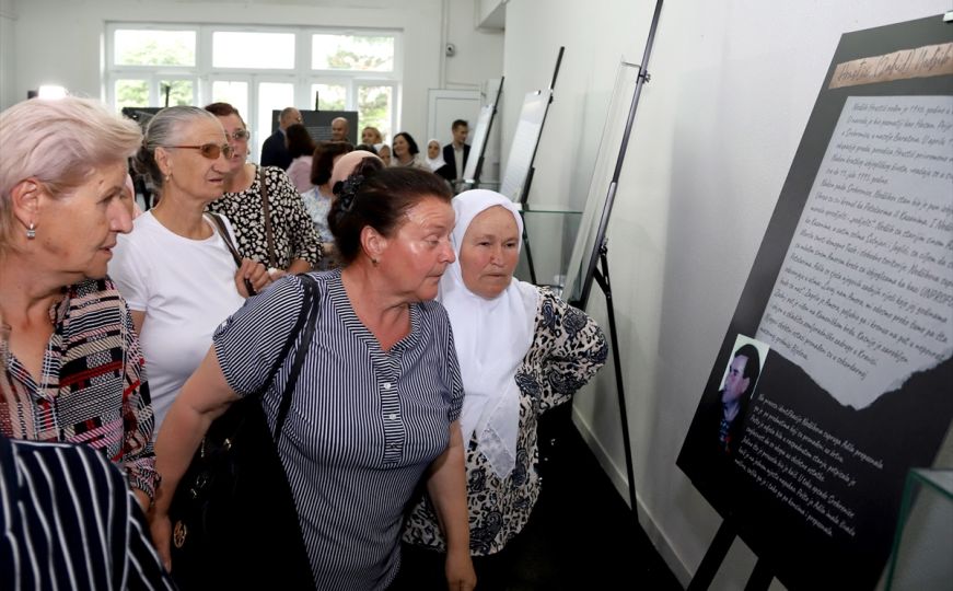 Otvorena putujuća izložba "Priče iz Srebrenice"