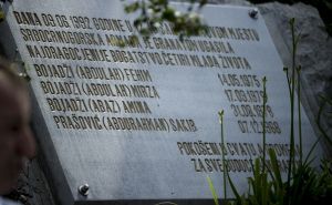 Foto: Anadolija  / : Na Sedreniku obilježena 31. godišnjica masakra nad četvoro civila, među kojima troje djece