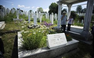 Foto: Anadolija  / : Na Sedreniku obilježena 31. godišnjica masakra nad četvoro civila, među kojima troje djece