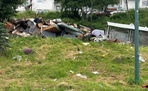 Foto: Čitatelj/Radiosarajevo.ba / Kabasti otpad u centru Sarajeva