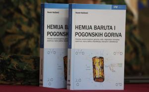 Foto: Dž. K. / Radiosarajevo.ba / Predstavljena knjiga 'Hemija baruta i pogonskih goriva' autora kapetana Namira Halilovića