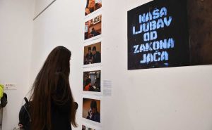 Foto: N.G / Radiosarajevo.ba / Izložba fotografija studenata/ica Akademije likovnih umjetnosti u saradnji s Bh. povorkom ponosa
