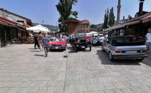 Foto: A. K. / Radiosarajevo.ba / Oldtimer automobili na Baščaršiji