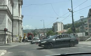 Radiosarajevo.ba / Zapalilo se vozilo u centru Sarajeva