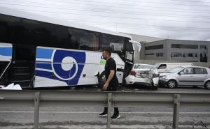 FOTO: AA / Autobus udario u više automobila