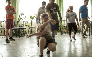AA  / Plesom protiv psihičke traume djece u Harkovu