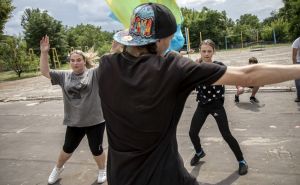 AA  / Plesom protiv psihičke traume djece u Harkovu