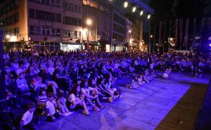Foto: A.K./Radiosarajevo.ba / Plesna večer ispred Nardnog pozorišta