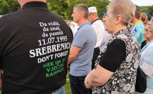 AA  / Stotine građana kreiralo srebrenički cvijet u znak sjećanja na žrtve genocida u Srebrenici