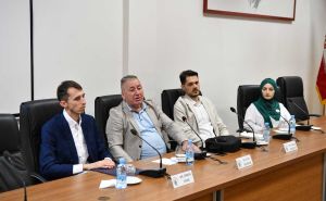 Foto: N. G. / Radiosarajevo.ba / Panel diskusija povodom godišnjice genocida