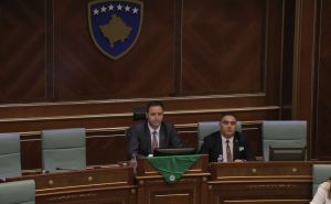 AA / Skupština Kosova održala minut tišine za žrtve genocida u Srebrenici