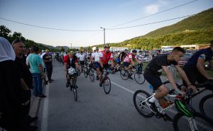Foto: AA / Biciklisti i maratonci iz Bihaća stigli u Srebrenicu