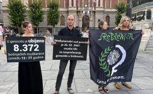 Foto: AA / 'Žene u crnom' u Beogradu obilježile 28. godišnjicu genocida u Srebrenici