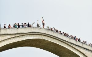 FOTO: AA / Mostarci odali počast žrtvama genocida