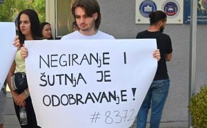 Foto: A.K./Radiosarajevo.ba / Protest studenata ispred  Fakulteta za kriminilastiku, kriminologiju i sigurnosne studije Univerziteta u Sarajevu