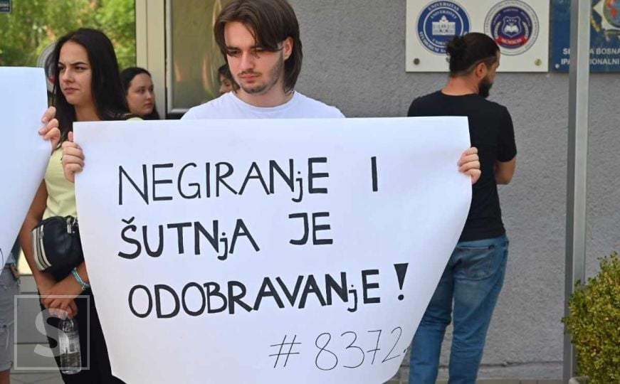 Protest studenata ispred  Fakulteta za kriminilastiku, kriminologiju i sigurnosne studije Univerziteta u Sarajevu