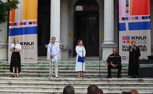 Foto: A. K. / Radiosarajevo.ba / Recital 'Glumci govore sevdah' ispred NPS