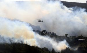 FOTO: AA / I helikopteri gase požar