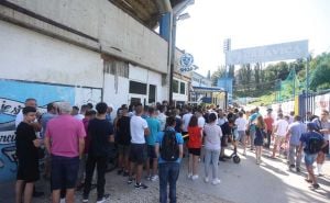 Foto: Dž. K. / Radiosarajevo.ba / Redovi ispred stadiona Grbavica