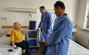 Foto: Facebook / Denis Bećirović posjetio Muniru Subašić i Abdulaha Sidrana u Općoj bolnici