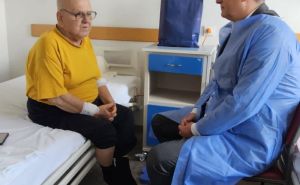 Foto: Facebook / Denis Bećirović posjetio Muniru Subašić i Abdulaha Sidrana u Općoj bolnici