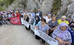 FOTO: AA / Obilježena 31. godišnjica svirepog strijeljanja 224 logoraša na Korićanskim stijenama