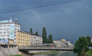 Foto: A. K. / Radiosarajevo.ba / Ples Munja iznad Sarajeva