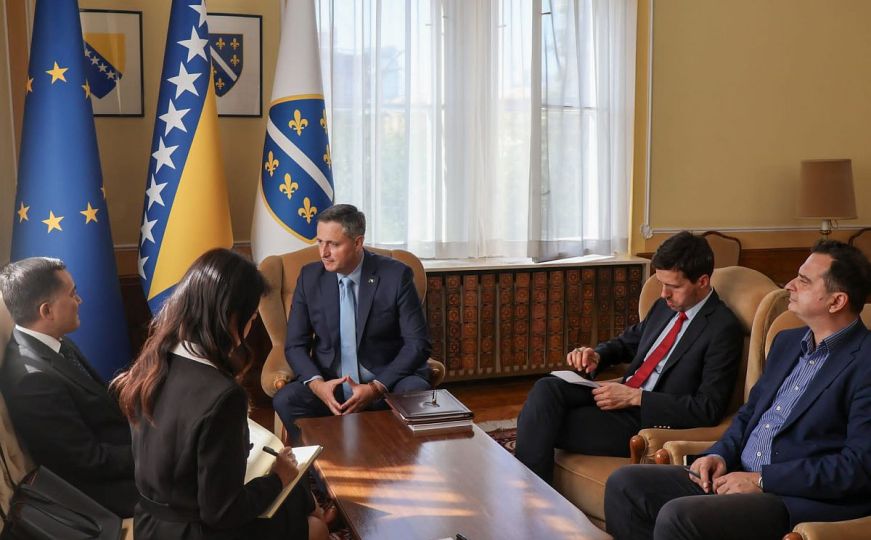 Denis Bećirović sa ambasadorom Kine Ji Pingom