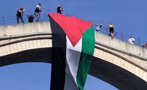 Foto: AA / Zastava Palestine na Starom mostu