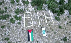 Foto: Facebook / Zastave Palestine i Republike Bosne i Hercegovine na brdu Fortica
