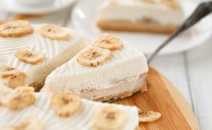 Foto: Shutterstock / Torta s bananama i keksima