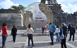 FOTO: AA / Timer postavljen ispred Eiffelovog tornja
