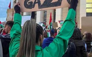 Foto: Instagram / Hana Hadžiavdagić-Tabaković na protestu podrške Palestini u Zagrebu