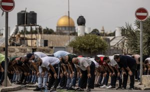 FOTO: AA / Izraelski policajci i vjernici