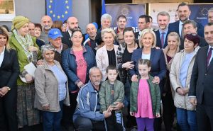 Foto: Delegacija EU u BiH / Predsjednica EK von der Leyen uručila ključeve stanova za 27 porodica u BiH