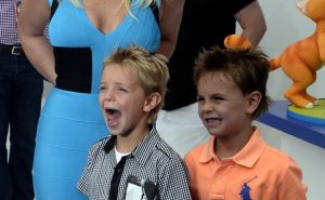 Foto: EPA-EFE / Britney Spears sa sinovima
