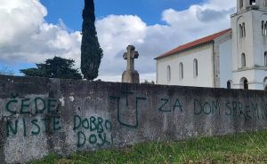 Foto: Eparhija Dalmatinska / Grafiti na groblju u Dalmaciji