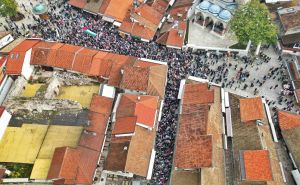 Foto: A. K. / Radiosarajevo.ba / Pogled iz zraka na protestnu šetnju u Sarajevu