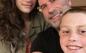 Foto: Instagram / John Travolta sa porodicom
