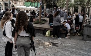FOTO: AA / Izraelci šetaju naoružani