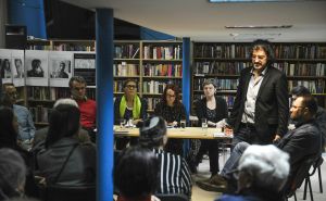 FOTO: AA / P.E.N. Centar u BiH održao razgovor i čitanje poezije “Solidarnost sa novinarima i piscima u Palestini“
