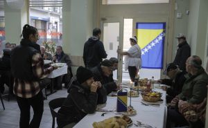 Foto: Anadolija / Povodom Dana državnosti BiH organizovan svečani ručak za korisnike Restorana dobre volje
