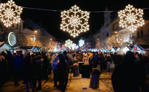 FOTO: AA / Božićni ukrasi u gradu upaljeni su 2. decembra