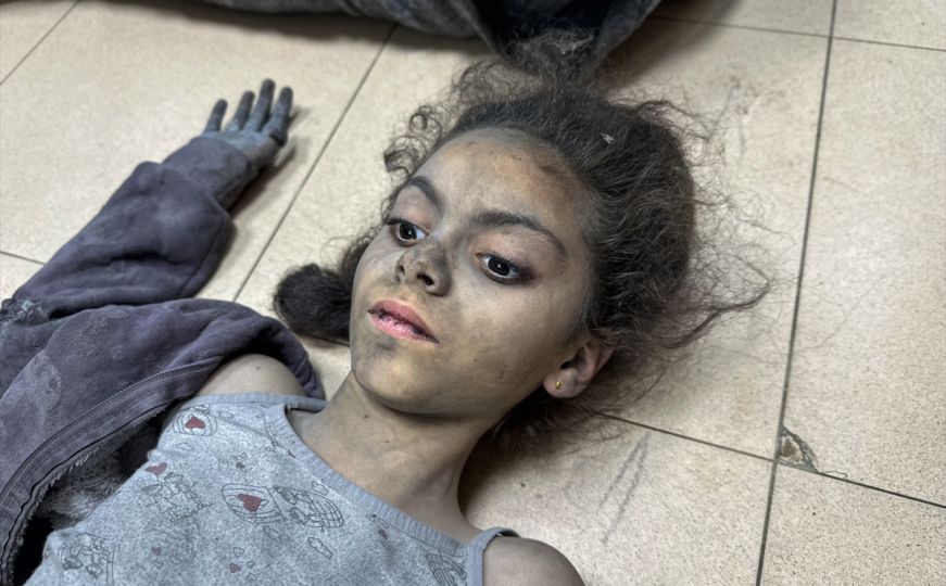 Palestinska djevojčica spašena ispod ruševina: Želim svoju mamu i porodicu